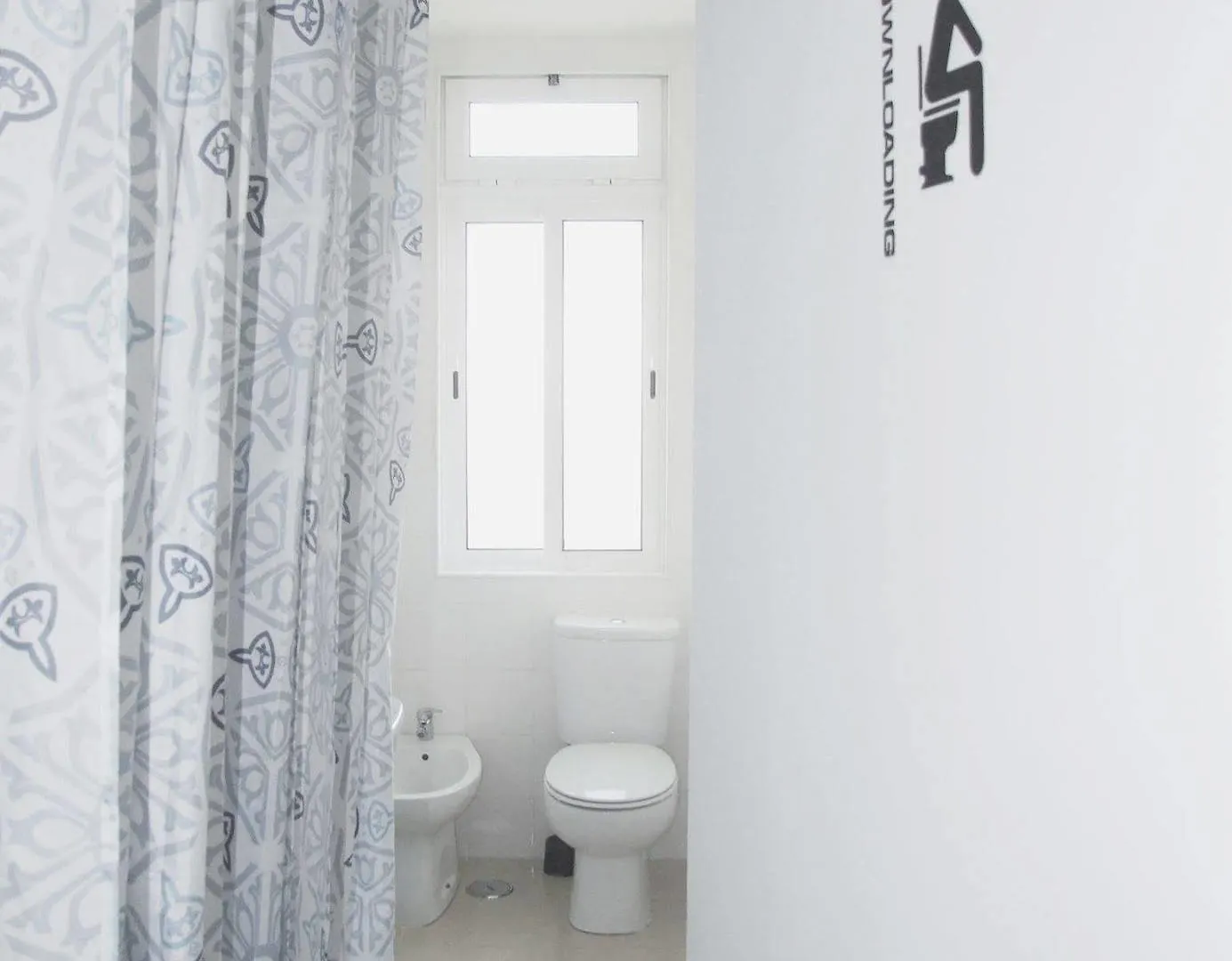 Fly To Lisbon Hostel